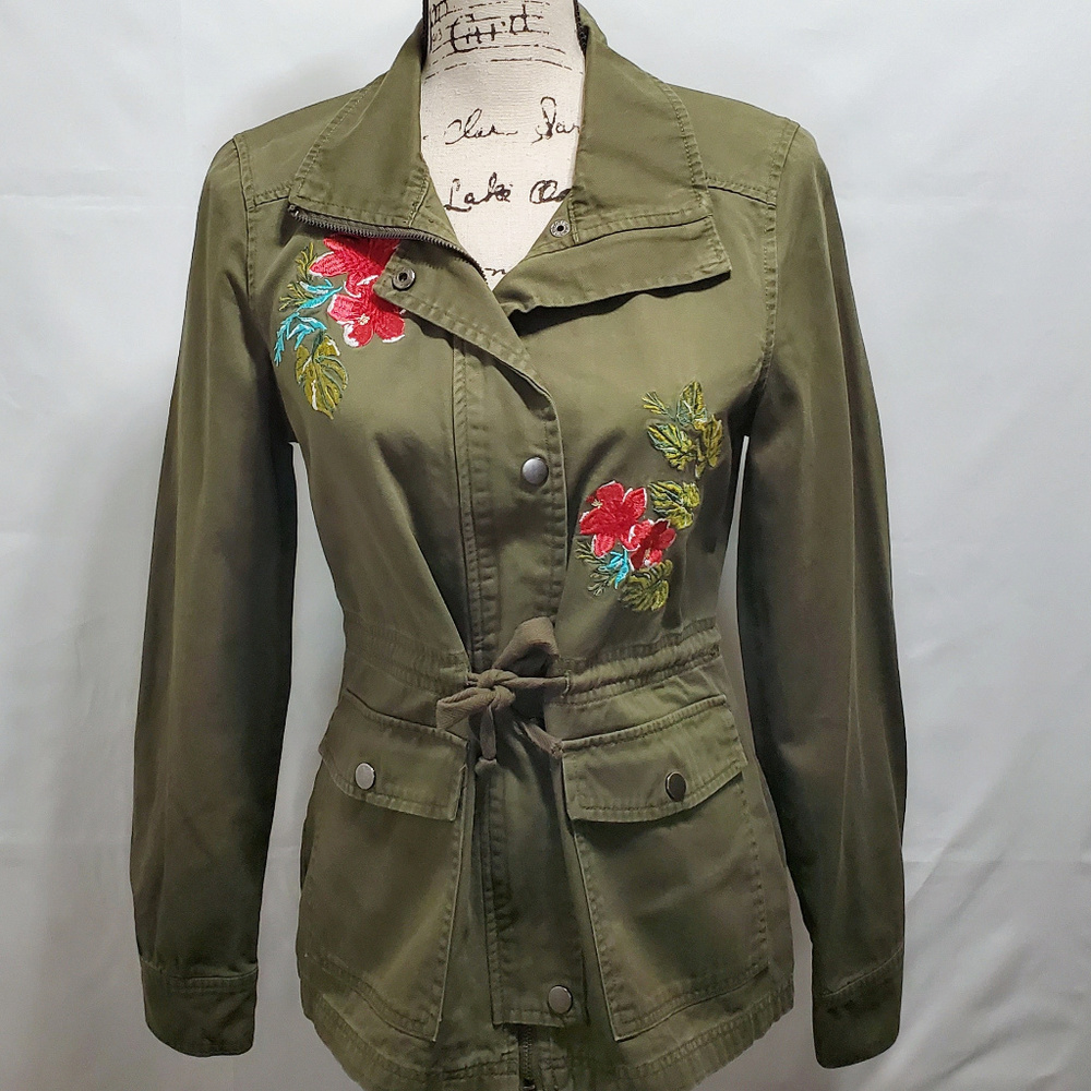 Style Me Green Embroidered Flower 2 Pockets Jacket